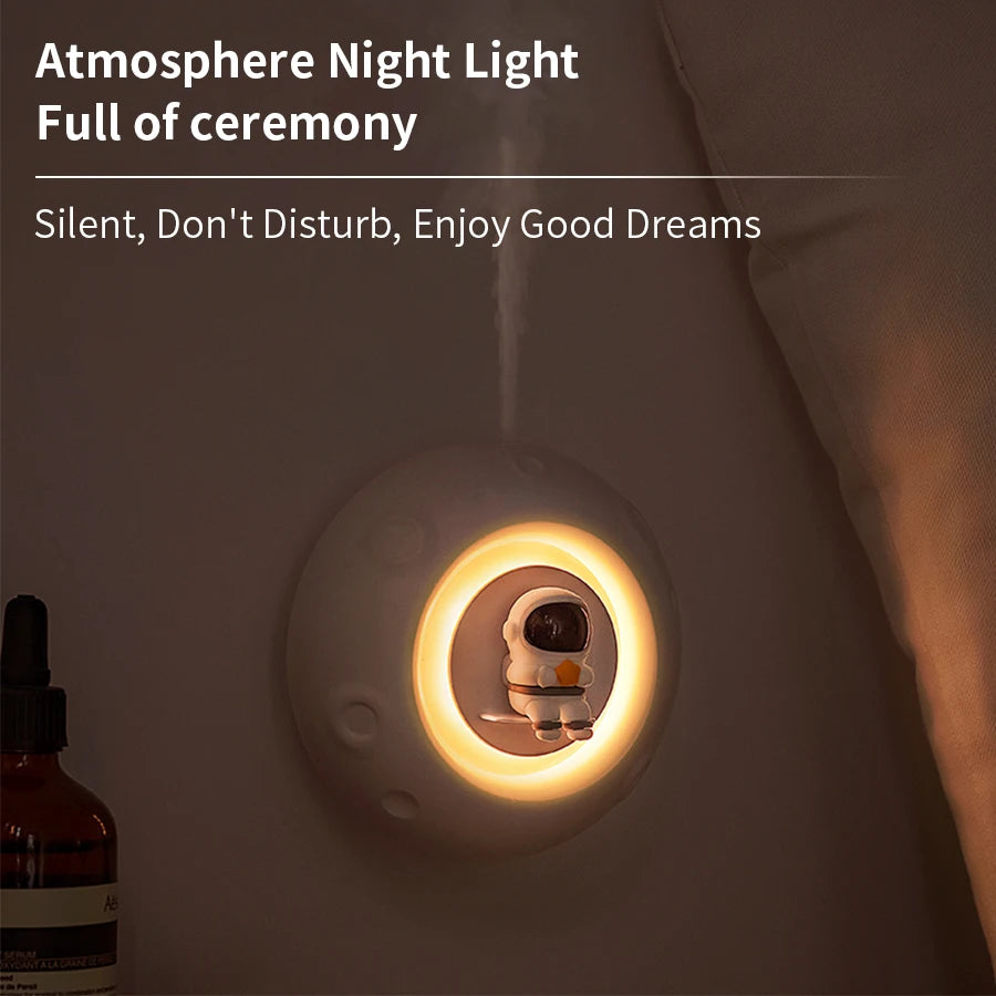 Astronaut Shape Air Humidifier Night Light USB Rechargeable Aromatherapy Mist Water Diffuser (Delivery time is approximately 14 to 21 days.)